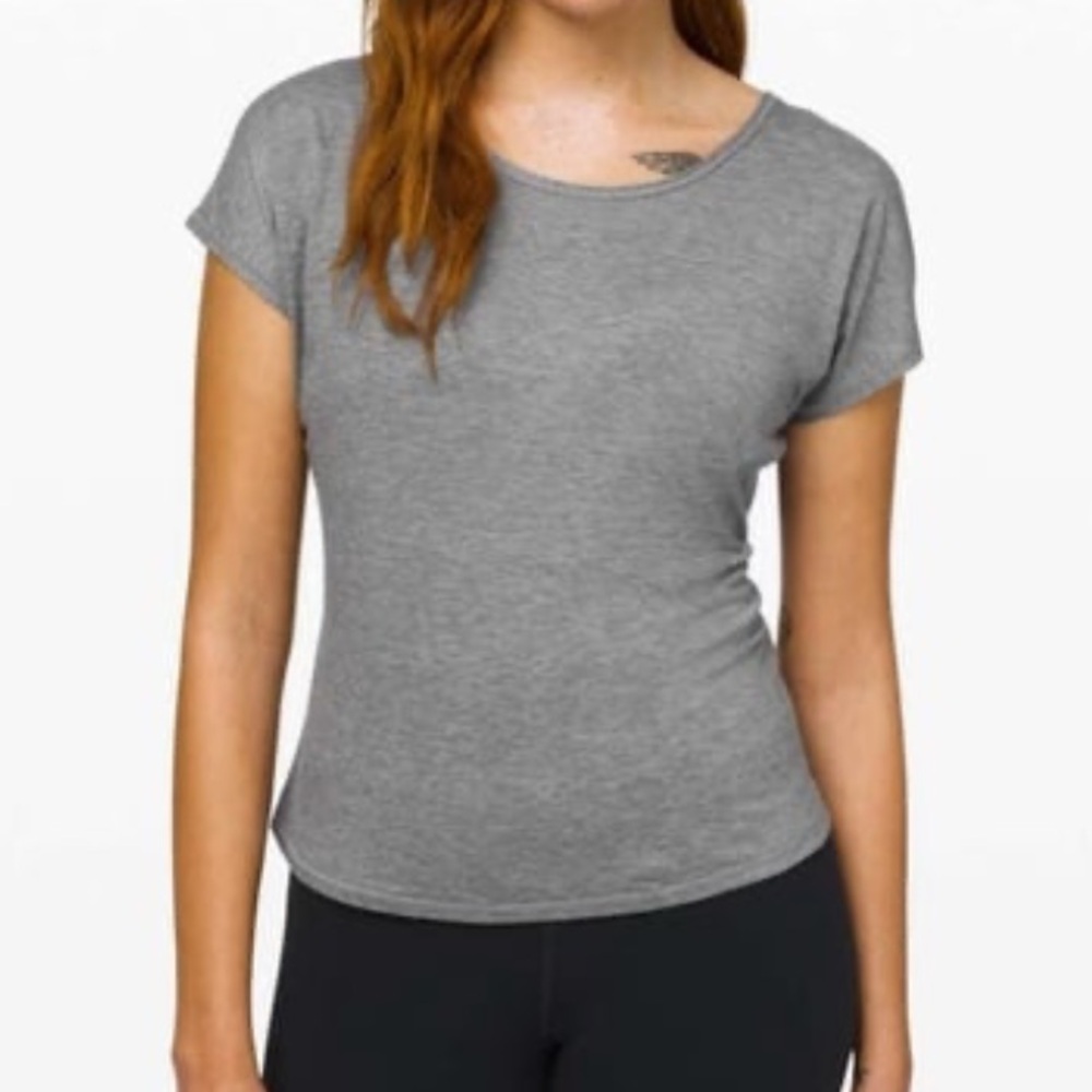 EUC Lululemon back twist top
